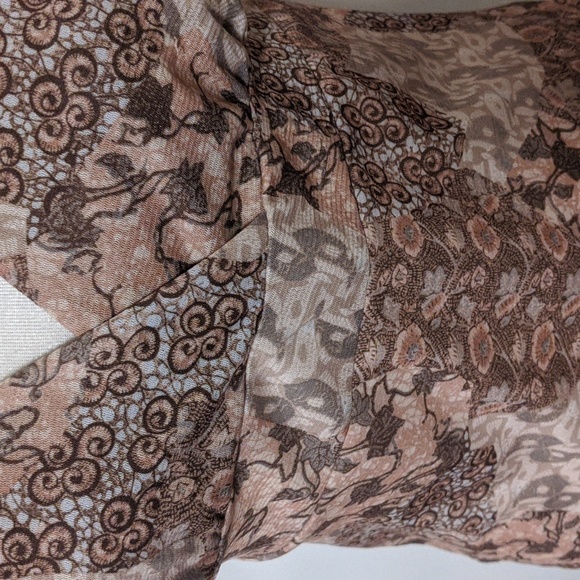 3/$33 - Tyte Pale Cream Tan Light Blue Peach Paisley Floral Top - Picture 2 of 5